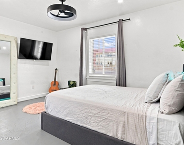 2708 N Dayton Street - Photo Thumbnail 7