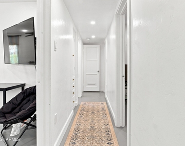 2708 N Dayton Street - Photo Thumbnail 6