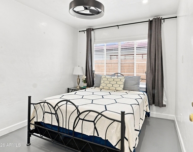 2708 N Dayton Street - Photo Thumbnail 8