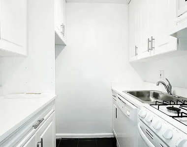 226 East 74th Street - Photo Thumbnail 4