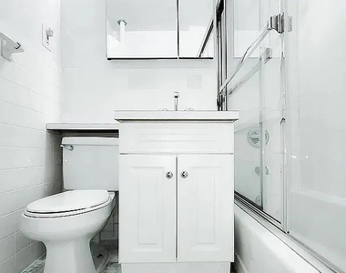 226 East 74th Street - Photo Thumbnail 6