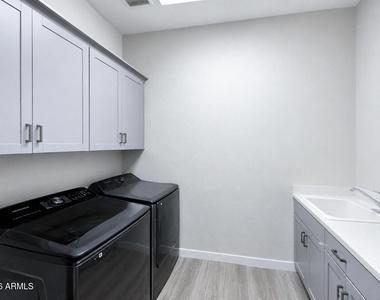 1540 E San Carlos Way - Photo Thumbnail 18