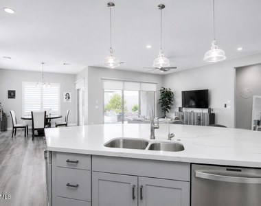 1540 E San Carlos Way - Photo Thumbnail 4