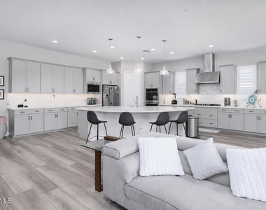 1540 E San Carlos Way - Photo Thumbnail 5