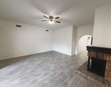 1430 W Camino Court - Photo Thumbnail 13