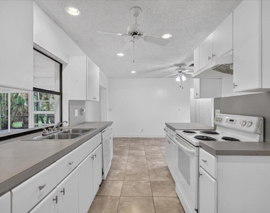6404 Sagewood Way - Photo Thumbnail 16