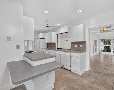 6404 Sagewood Way - Photo Thumbnail 13