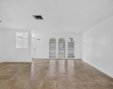 6404 Sagewood Way - Photo Thumbnail 4