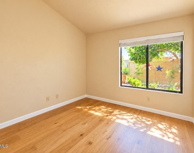 249 E Vaughn Avenue - Photo Thumbnail 11