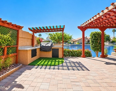 249 E Vaughn Avenue - Photo Thumbnail 14