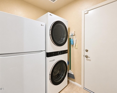 249 E Vaughn Avenue - Photo Thumbnail 20