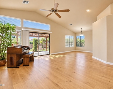 249 E Vaughn Avenue - Photo Thumbnail 5