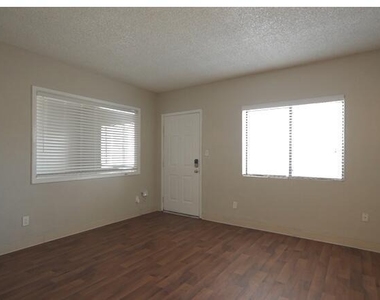 825 W Osborn Road - Photo Thumbnail 2