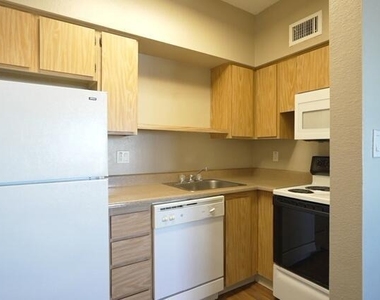 825 W Osborn Road - Photo Thumbnail 3