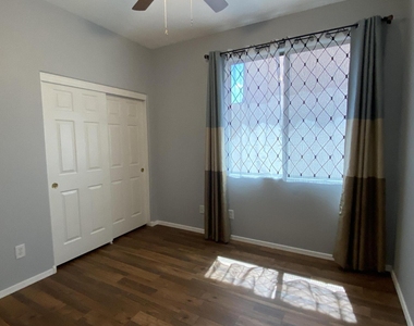 40735 N Trailhead Way - Photo Thumbnail 12