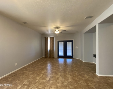 40735 N Trailhead Way - Photo Thumbnail 7