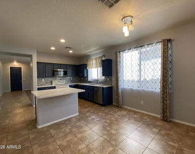 40735 N Trailhead Way - Photo Thumbnail 3