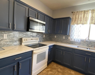 40735 N Trailhead Way - Photo Thumbnail 5