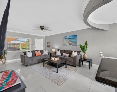 744 Ne 14th Avenue - Photo Thumbnail 12