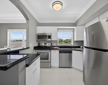 744 Ne 14th Avenue - Photo Thumbnail 8