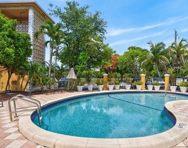 744 Ne 14th Avenue - Photo Thumbnail 1