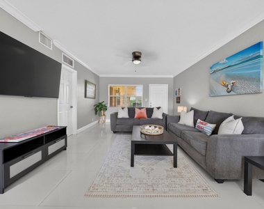 744 Ne 14th Avenue - Photo Thumbnail 4
