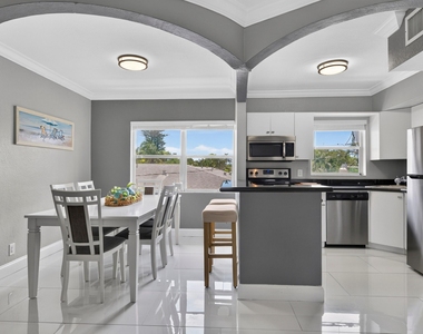 744 Ne 14th Avenue - Photo Thumbnail 7