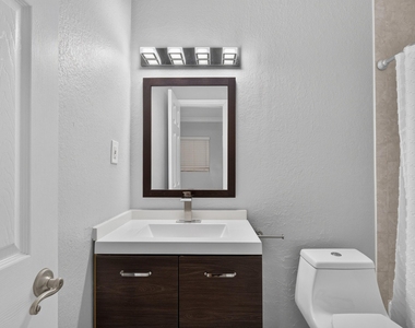 744 Ne 14th Avenue - Photo Thumbnail 24