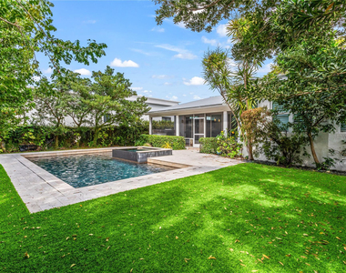 521 Ne 8th Avenue - Photo Thumbnail 1