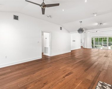 521 Ne 8th Avenue - Photo Thumbnail 8