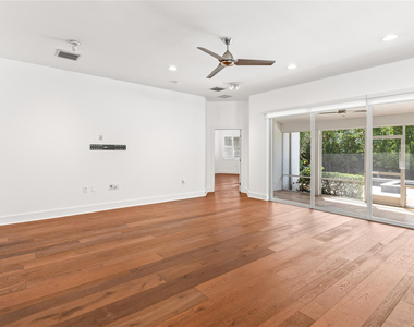 521 Ne 8th Avenue - Photo Thumbnail 10