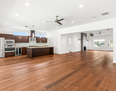 521 Ne 8th Avenue - Photo Thumbnail 4