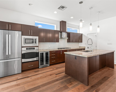521 Ne 8th Avenue - Photo Thumbnail 6