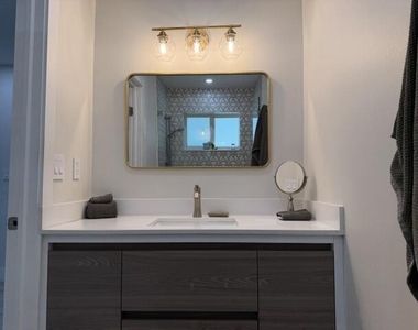 4600 Ne 15th Avenue - Photo Thumbnail 6