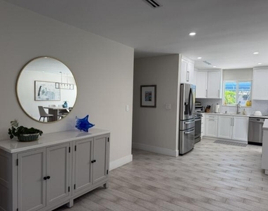 4600 Ne 15th Avenue - Photo Thumbnail 2