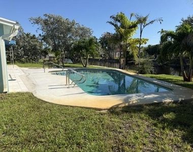 4600 Ne 15th Avenue - Photo Thumbnail 19