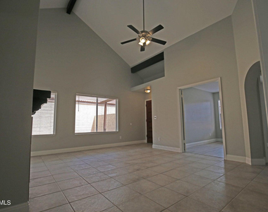 1820 E Secretariat Drive - Photo Thumbnail 14