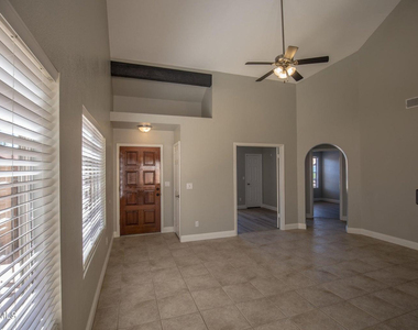 1820 E Secretariat Drive - Photo Thumbnail 8