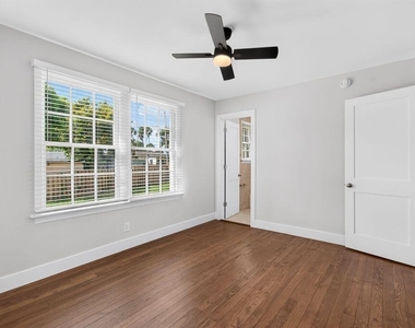 826 37th Street - Photo Thumbnail 23