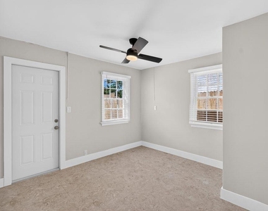826 37th Street - Photo Thumbnail 11