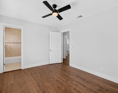 826 37th Street - Photo Thumbnail 22