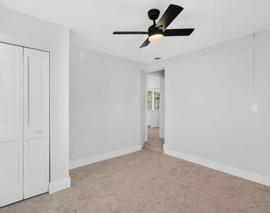 826 37th Street - Photo Thumbnail 13