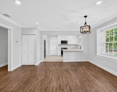 826 37th Street - Photo Thumbnail 9