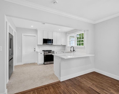826 37th Street - Photo Thumbnail 7