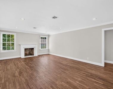 826 37th Street - Photo Thumbnail 3