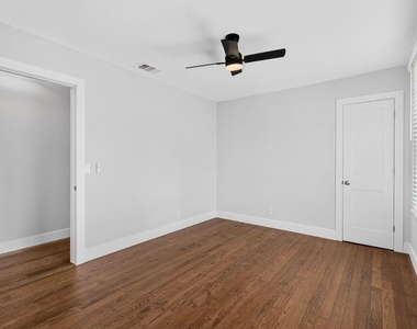 826 37th Street - Photo Thumbnail 21
