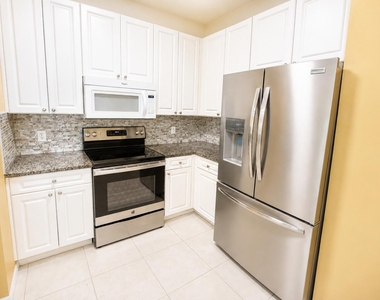 2927 Crestwood Terrace - Photo Thumbnail 8