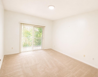 2927 Crestwood Terrace - Photo Thumbnail 13