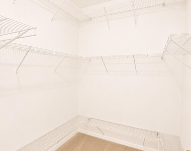 2927 Crestwood Terrace - Photo Thumbnail 16