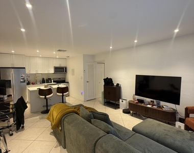 2715 Tigertail Avenue - Photo Thumbnail 4